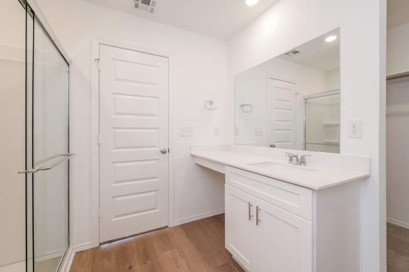 1,990/Mo, 12812 Torretta Way Yukon, OK 73099 Bathroom View 2