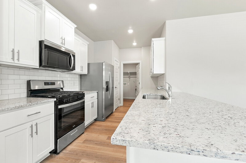 1,815/Mo, 12700 Carrara Ln Yukon, OK 73099 Kitchen View 2