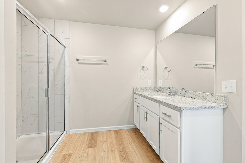 1,815/Mo, 12700 Carrara Ln Yukon, OK 73099 Primary Bathroom View