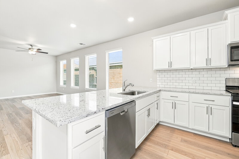 1,995/Mo, 12716 Torretta Way Yukon, OK 73099 Kitchen View