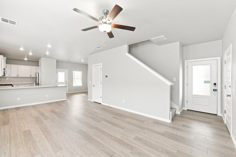 1,995/Mo, 12716 Torretta Way Yukon, OK 73099 Family Room View 2
