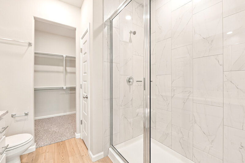 1,995/Mo, 12716 Torretta Way Yukon, OK 73099 Primary Bathroom View 2