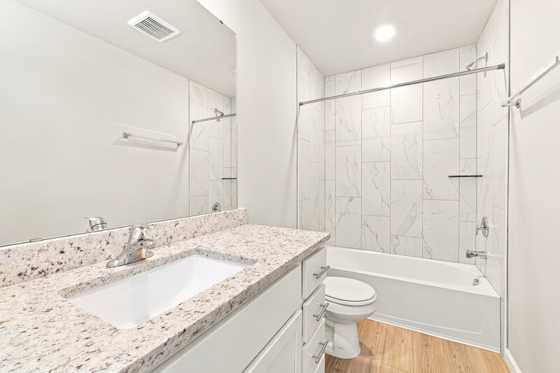 1,995/Mo, 12716 Torretta Way Yukon, OK 73099 Bathroom View