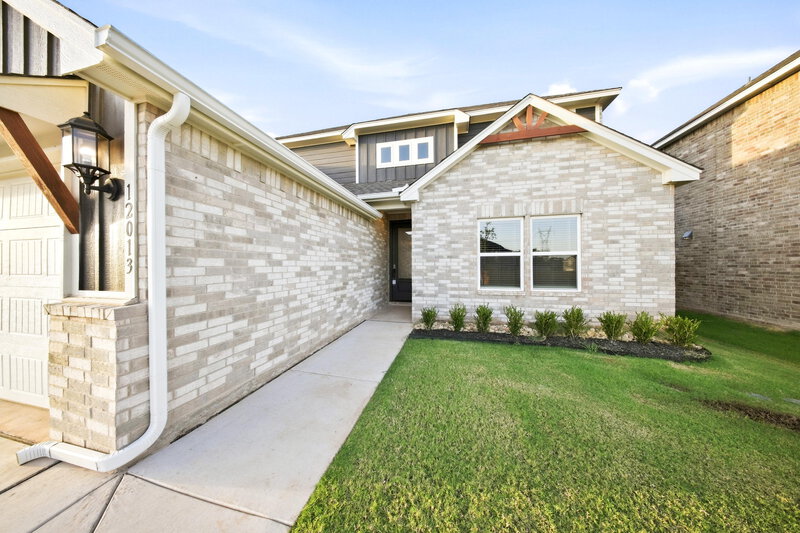 2,245/Mo, 12013 SW 30th St Yukon, OK 73099 Front View