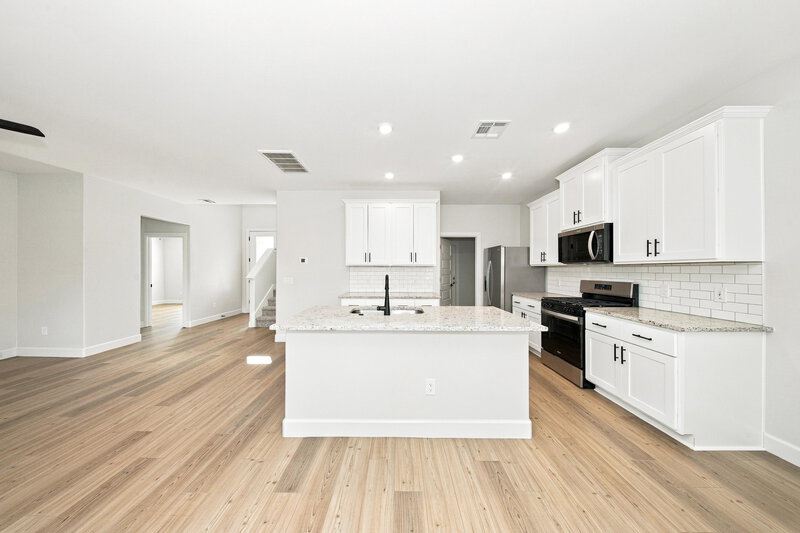 2,245/Mo, 12013 SW 30th St Yukon, OK 73099 Kitchen View