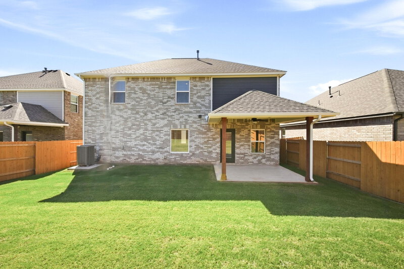 2,245/Mo, 12013 SW 30th St Yukon, OK 73099 Rear View