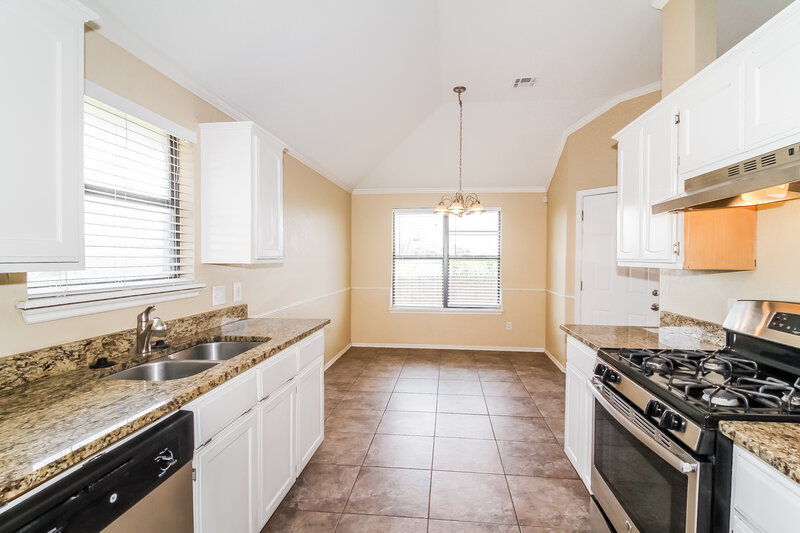 1,455/Mo, 1405 Cherokee Ln Blanchard, OK 73010 Kitchen View