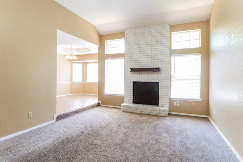 1,533/Mo, 16915 Sunny Hollow Rd Edmond, OK 73012 Living Room View 2