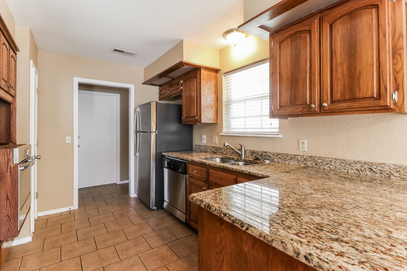 1,533/Mo, 16915 Sunny Hollow Rd Edmond, OK 73012 Kitchen View 3