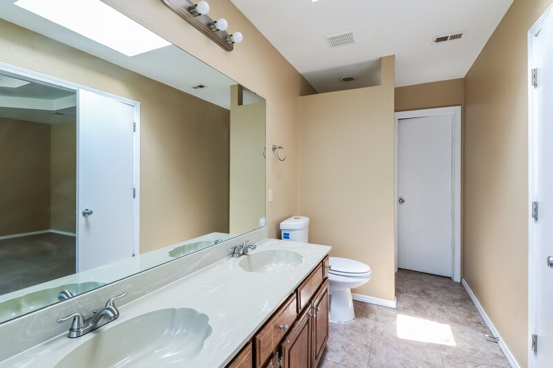 1,533/Mo, 16915 Sunny Hollow Rd Edmond, OK 73012 Master Bathroom View