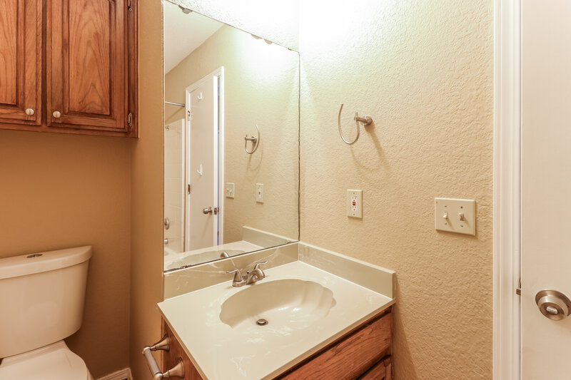 1,533/Mo, 16915 Sunny Hollow Rd Edmond, OK 73012 Bathroom View