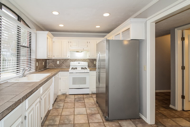 2,310/Mo, 516 NW 167th St Edmond, OK 73012 Kitchen View