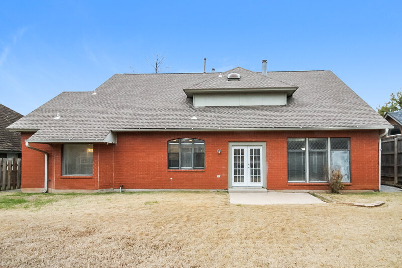 2,310/Mo, 516 NW 167th St Edmond, OK 73012 Rear View