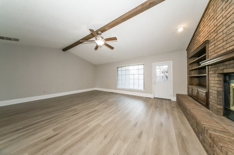 1,630/Mo, 2917 Greenfield Dr Edmond, OK 73012 Living Room View 2