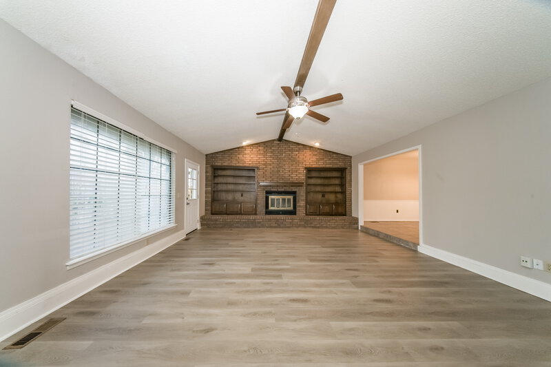 1,630/Mo, 2917 Greenfield Dr Edmond, OK 73012 Living Room View 4