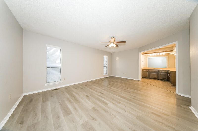 1,630/Mo, 2917 Greenfield Dr Edmond, OK 73012 Main Bedroom View 2