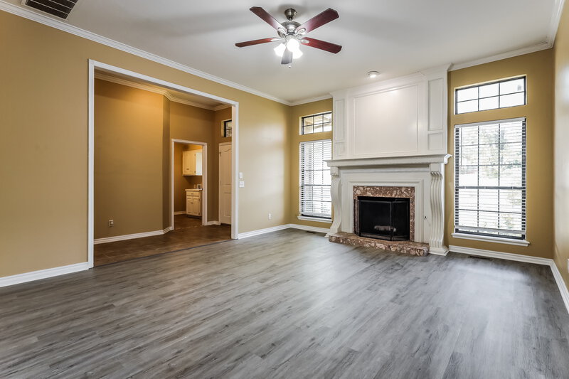 1,780/Mo, 2700 Shady Tree Ln Edmond, OK 73013 Living Room View 2