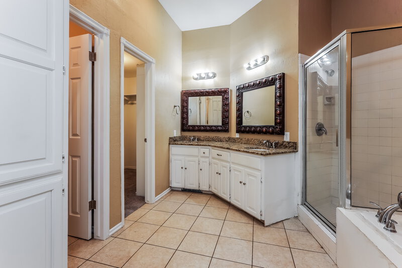 1,780/Mo, 2700 Shady Tree Ln Edmond, OK 73013 Main Bathroom View