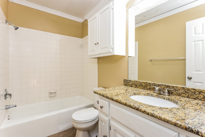 1,780/Mo, 2700 Shady Tree Ln Edmond, OK 73013 Bathroom View