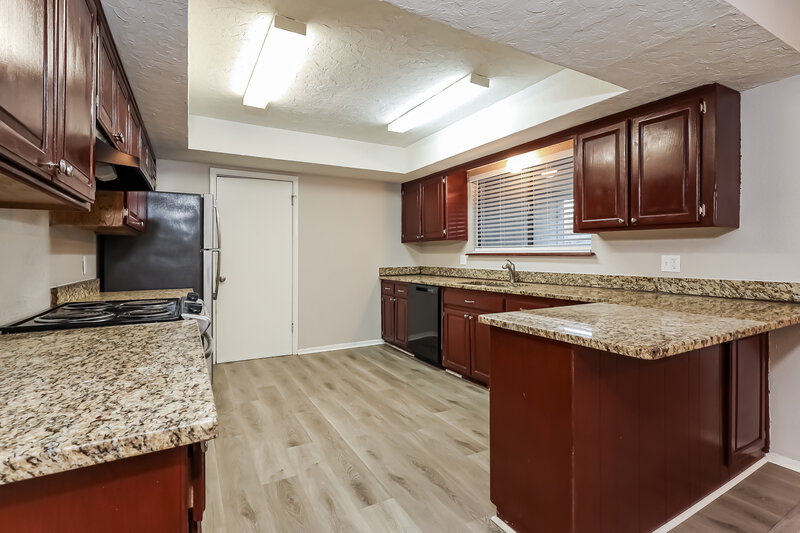 1,960/Mo, 801 NW 139th St Edmond, OK 73013 Kitchen View