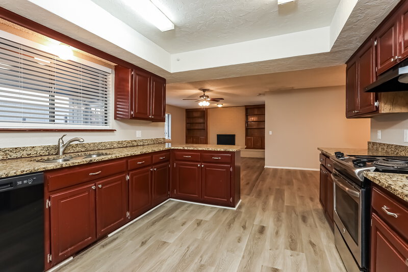 1,960/Mo, 801 NW 139th St Edmond, OK 73013 Kitchen View 2