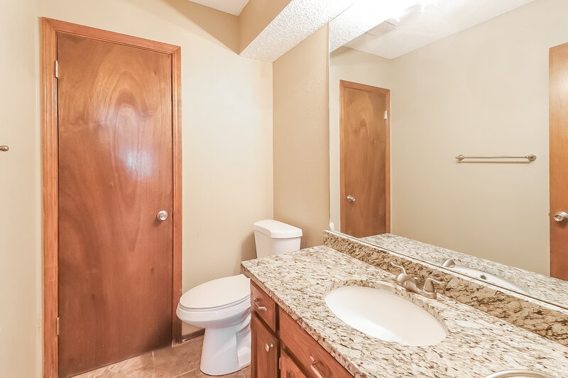 1,960/Mo, 801 NW 139th St Edmond, OK 73013 Bathroom View 4