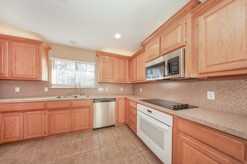 1,785/Mo, 2648 Greystone Ln Choctaw, OK 73020 Kitchen View 2