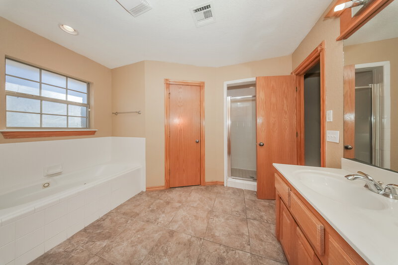 1,785/Mo, 2648 Greystone Ln Choctaw, OK 73020 Main Bathroom View