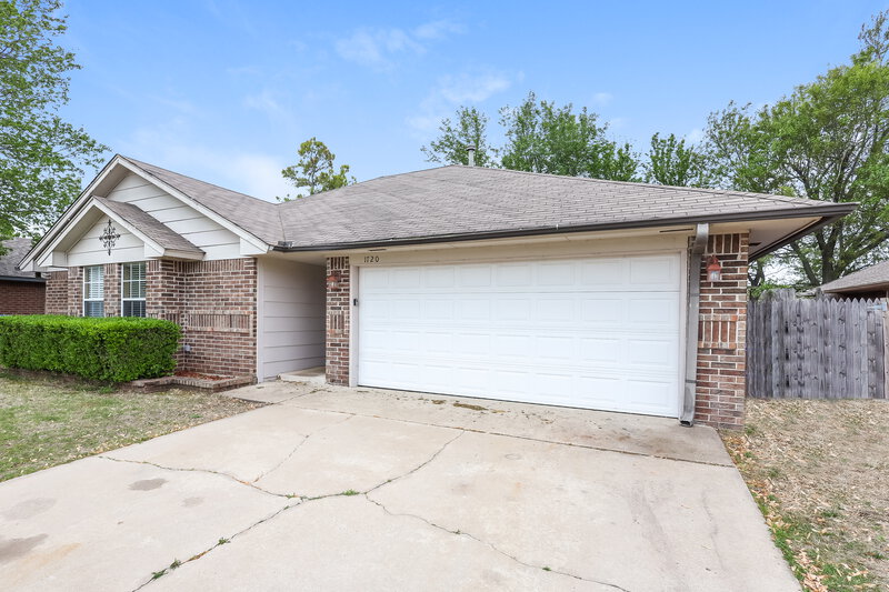 1,480/Mo, 1720 Windchime Dr Norman, OK 73071 Front View