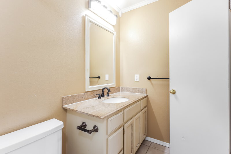 1,480/Mo, 1720 Windchime Dr Norman, OK 73071 Main Bathroom View 2