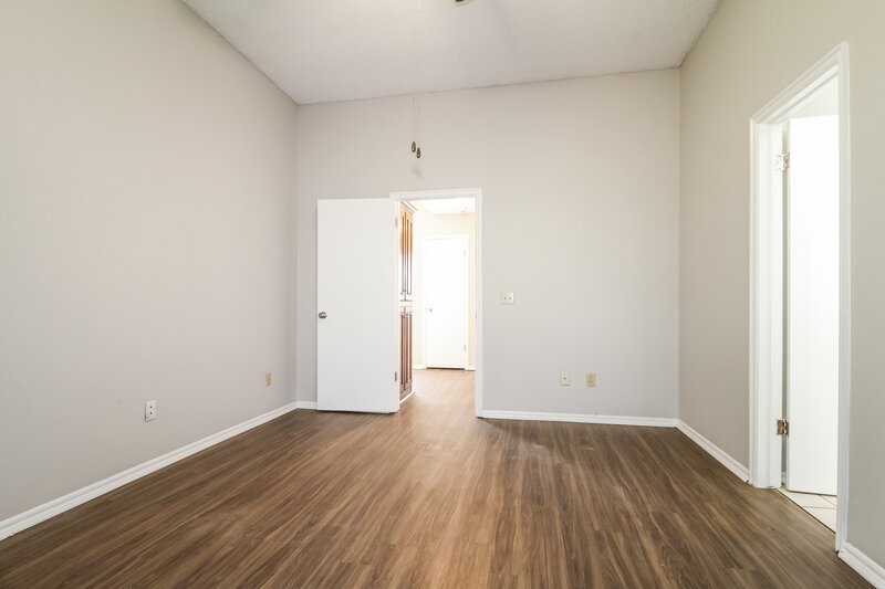 2,130/Mo, 1601 Peach Tree Ln Norman, OK 73071 Main Bedroom View 2