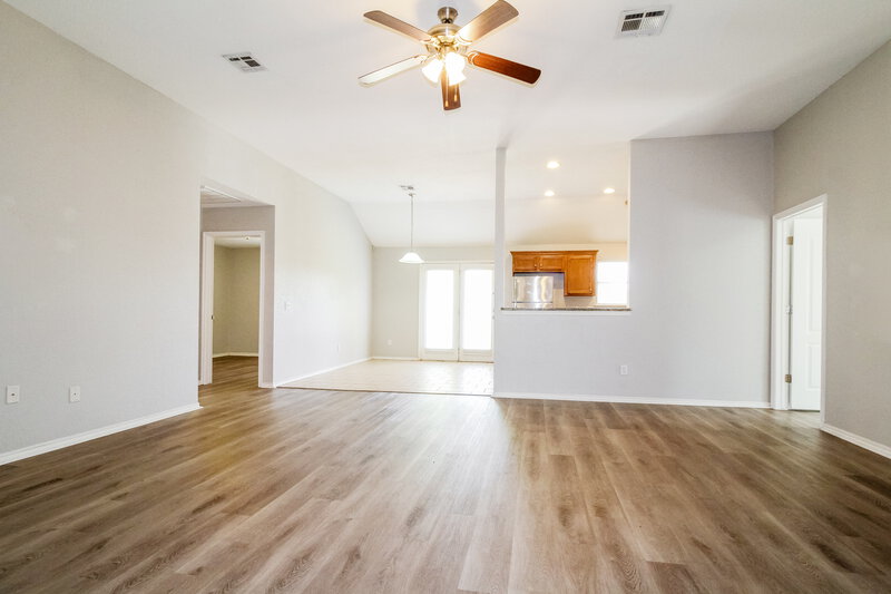 1,575/Mo, 716 Cavecreek St Norman, OK 73071 Living Room View 2