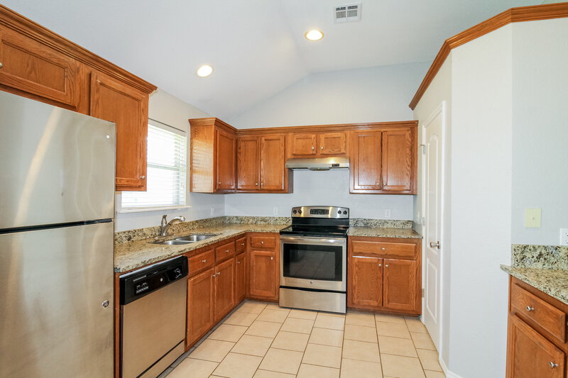 1,575/Mo, 716 Cavecreek St Norman, OK 73071 Kitchen View