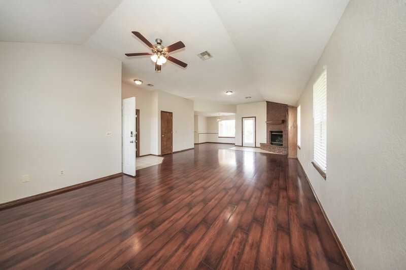 1,805/Mo, 329 Ridge Bluff Dr Norman, OK 73071 Living Room View 2