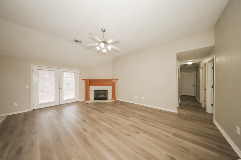 1,420/Mo, 1604 Hazelwood Dr Norman, OK 73071 Living Room View