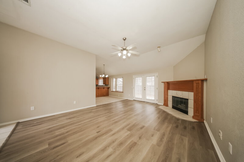 1,420/Mo, 1604 Hazelwood Dr Norman, OK 73071 Living Room View 3