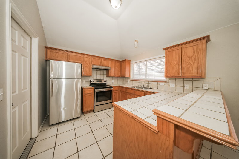 1,420/Mo, 1604 Hazelwood Dr Norman, OK 73071 Kitchen View