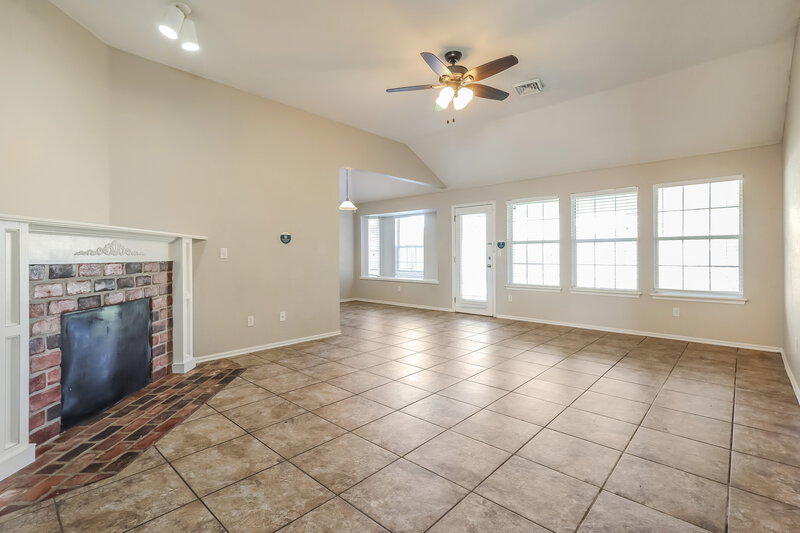 1,465/Mo, 1429 Glen Ellen Circle Norman, OK 73071 Living Room View