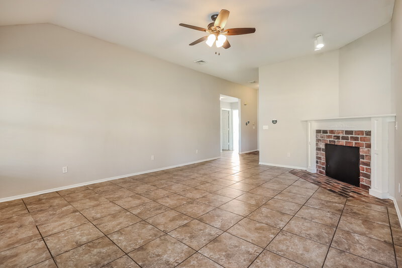 1,465/Mo, 1429 Glen Ellen Circle Norman, OK 73071 Living Room View 2