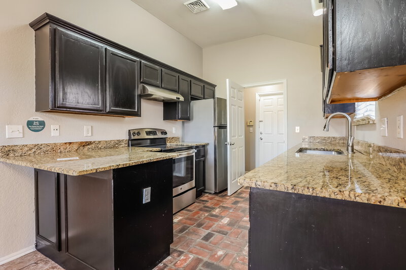 1,465/Mo, 1429 Glen Ellen Circle Norman, OK 73071 Kitchen View 2