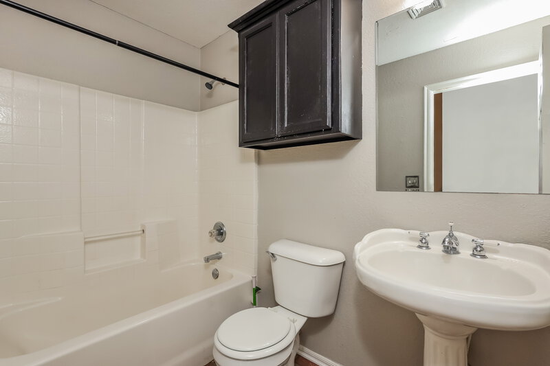 1,465/Mo, 1429 Glen Ellen Circle Norman, OK 73071 Bathroom View