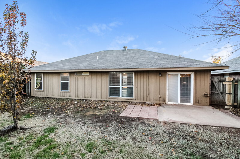 1,460/Mo, 813 Shadowhill St Norman, OK 73071 Rear View