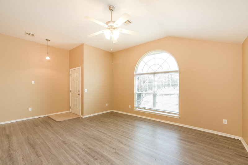 1,650/Mo, 524 Beacon Ave Norman, OK 73071 Living Room View