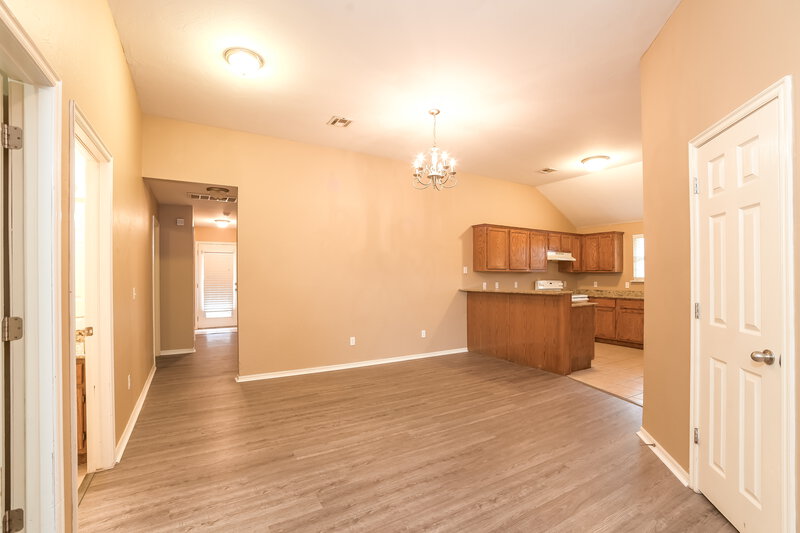 1,650/Mo, 524 Beacon Ave Norman, OK 73071 Living Room View 3
