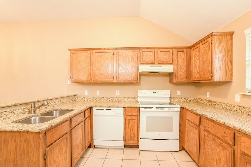 1,650/Mo, 524 Beacon Ave Norman, OK 73071 Kitchen View 2