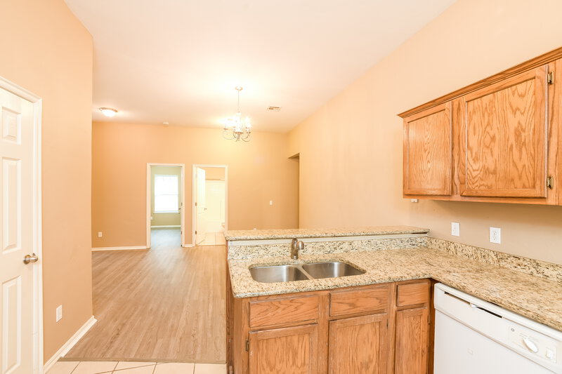 1,650/Mo, 524 Beacon Ave Norman, OK 73071 Kitchen View 3