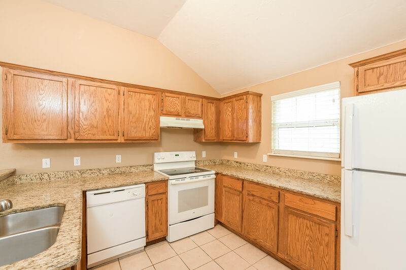 1,650/Mo, 524 Beacon Ave Norman, OK 73071 Kitchen View 4
