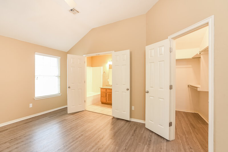 1,650/Mo, 524 Beacon Ave Norman, OK 73071 Main Bedroom View 3