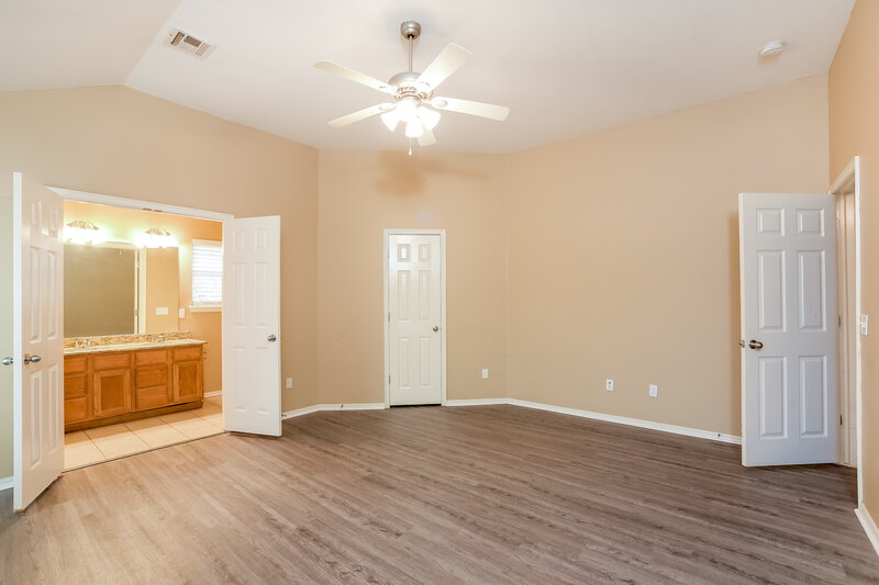 1,650/Mo, 524 Beacon Ave Norman, OK 73071 Main Bedroom View 4