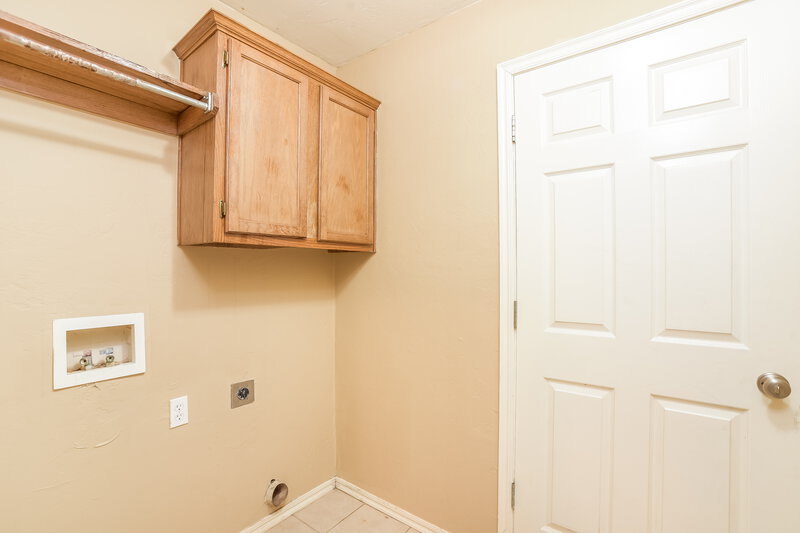 1,650/Mo, 524 Beacon Ave Norman, OK 73071 Walk In Closet View